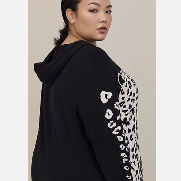 Torrid black hooded sweater with leopard - Picture 3 of 13